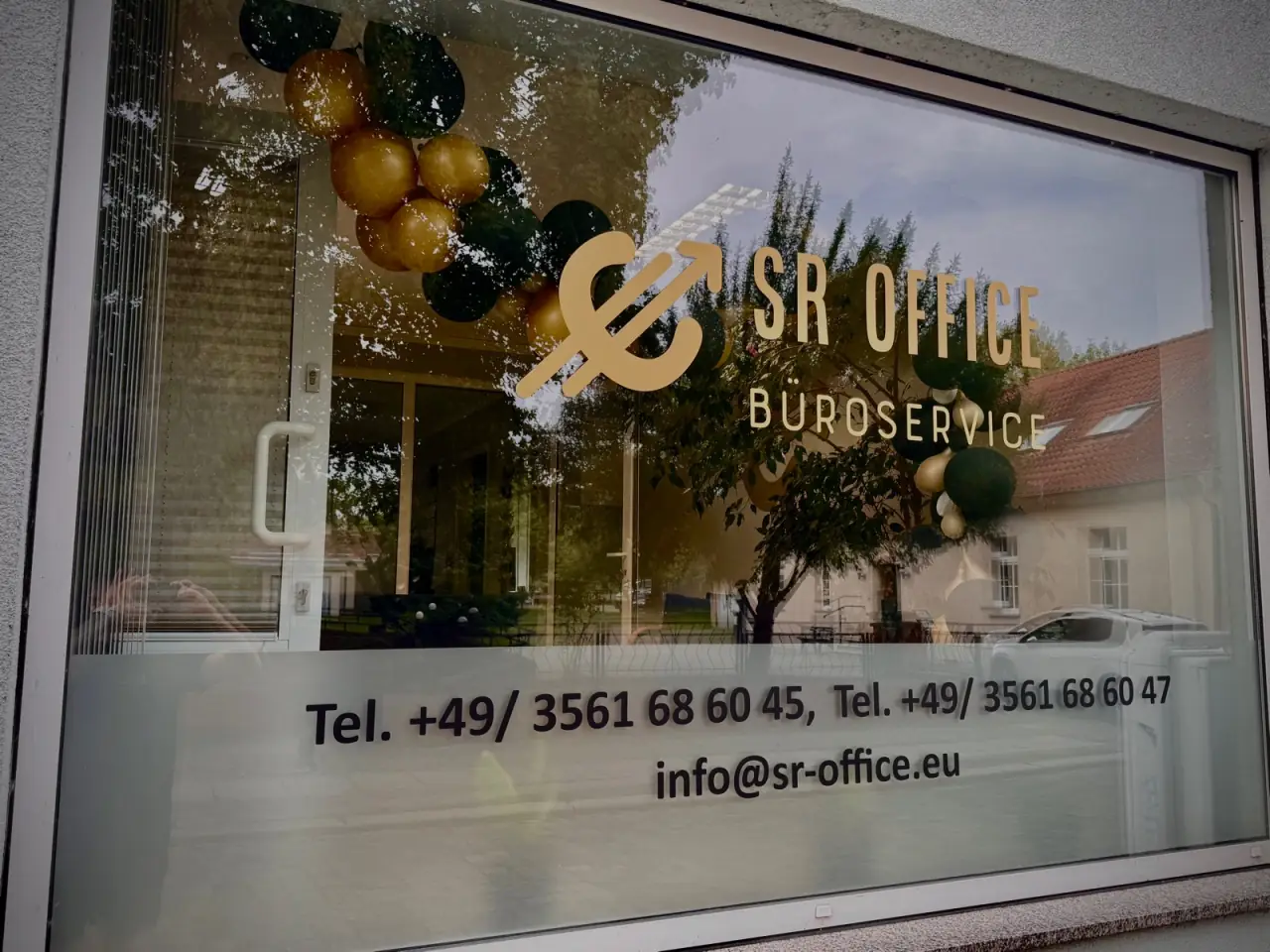 SR-Office Schaufenster mit Logo in Guben